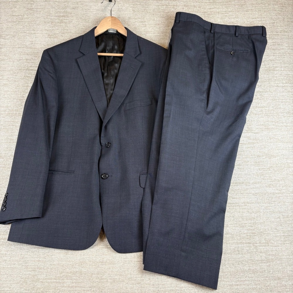 Jos A Bank Traveller Collection Tailored Fit Wool Suit Navy Sharkskin Weave 44S